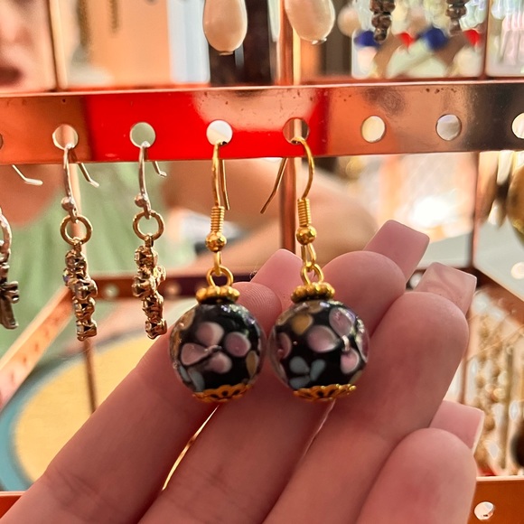 Southern Chic Dangle Earrings - Picture 1 of 2